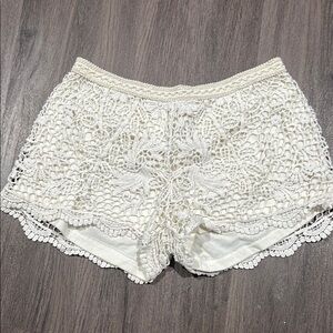 Elegant White Lace Women's Shorts